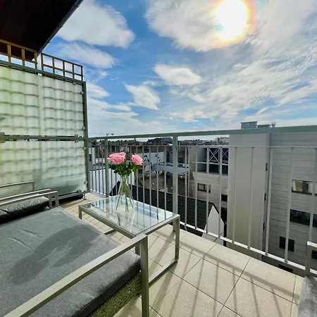 Swallow I Freeparking Apartament