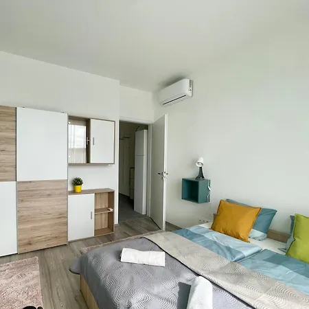 Swallow I Freeparking Appartamento Budapest
