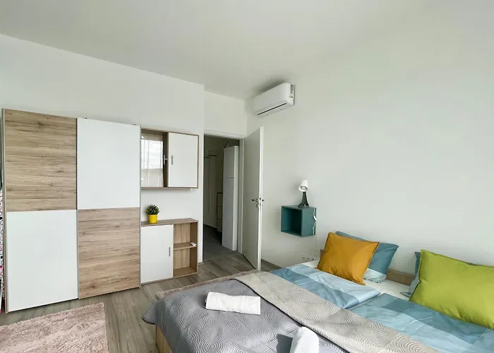 Swallow I Freeparking Apartamento Budapest